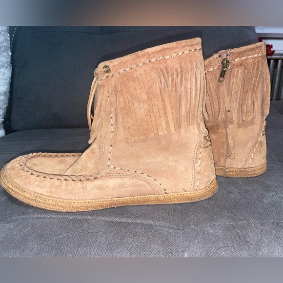 RARE fringe *UGGS* - Picture 8 of 9